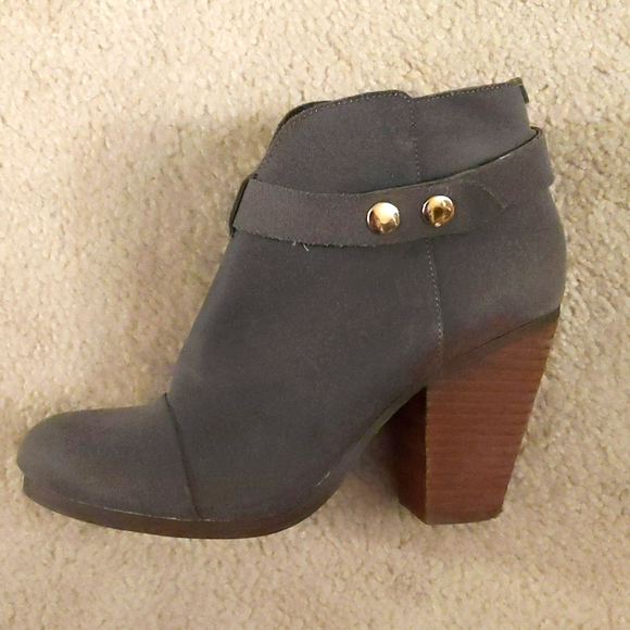 Steve Madden booties, Size 5, Gray - Picture 2 of 3